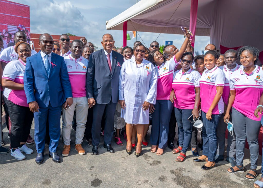 Le Centre National d’Oncologie Médicale et de Radiothérapie Alassane Ouattara lance ses activités d’Octobre Rose
